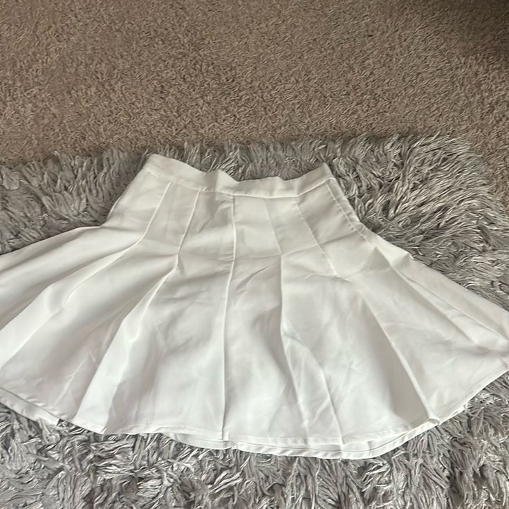 Never Worn Casual White A-line Skort, White A-line Casual Skort, White Fitted A-line Pleated Skirt, White Casual Skort With Full Skirt, White A-line Mini Skirt With Lining, White A-line Lined Mini Skirt, Shein Skirts, White Tennis Skirt, Skirts White