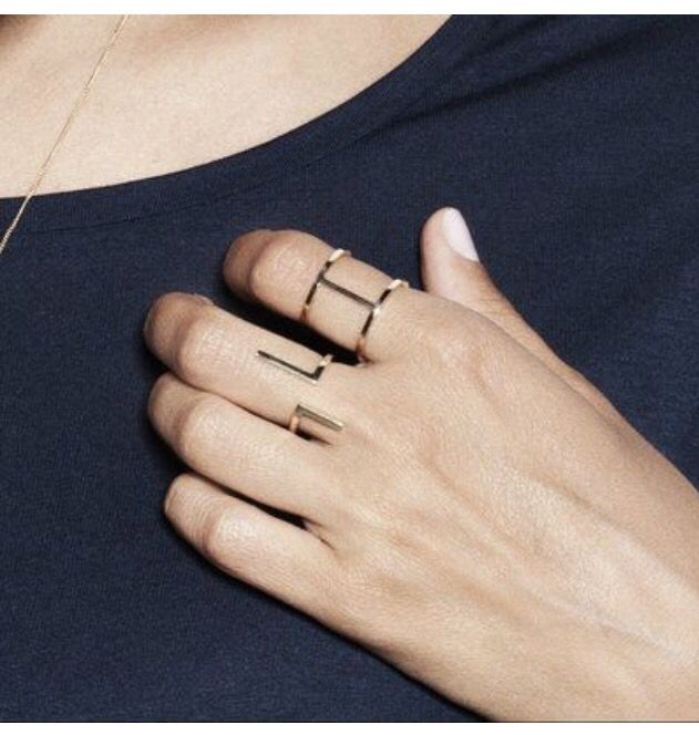 Rings Selin Kent, Minimalist Jewelry Rings, Modern Rings, Geometric Rings, Minimal Jewellery, Gold Tattoo, Jewelry Photography Styling, Indie Jewelry, Vertical Bar