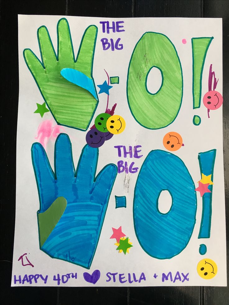 a hand made out of paper that says the big 10