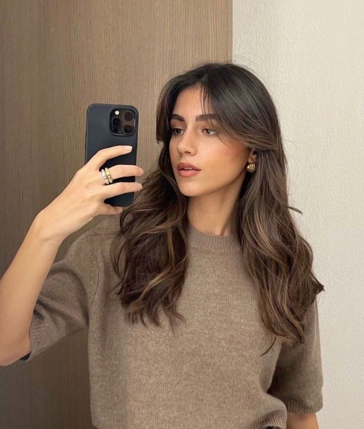 Hair Inspo Summer 2024, Hair For Tan Skin Tone Brown Eyes, Brown Hair With Highlights Curtain Bangs, Brunette Hair For Pale Skin, Rambut Brunette, Brown Hair Looks, Hair Inspiration Long, Brown Hair Inspo, Brunette Hair With Highlights