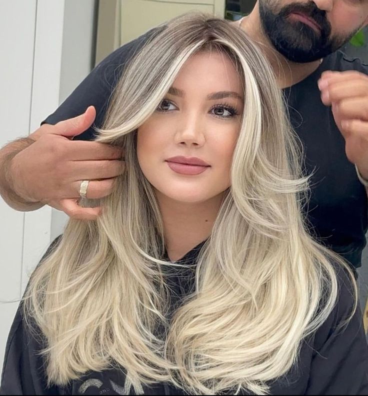 Curtain Bangs Dark Hair, Bangs Dark Hair, Blonde Curtain Bangs, Root Smudge Blonde, Brown To Blonde Ombre Hair, Best Curtain Bangs, Haircuts Wavy, Soft Blonde Hair, Retro Hairstyle