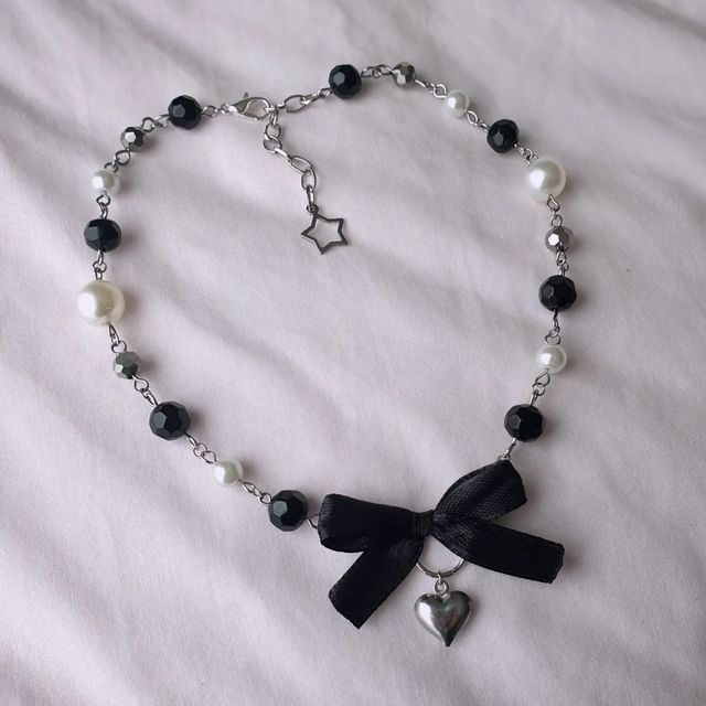 Black Ribbon Necklace Aesthetic, Beaded Necklace With Ribbon, Black Aesthetic Necklace, Eye Pin Necklace, Black Necklace Beads, Black Bow Necklace, Necklace With Ribbon, Black Ribbon Necklace, Silver Beads Necklace