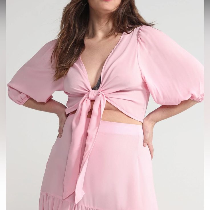 Nwt New York And Company Fashion To Figure - Tie Front Sheer Pink Blouse Crop Top From The Gorgeous Shade Of Light Pink To The Sexy Front Tie, This Cute Little Top Is A Must-Have For Your Vacay And Beyond. Pair With A Maxi Skirt For A Chic Head-To-Toe Look That Will Be A Statement-Maker During Your Next Resort Adventure. Tie Front Detail Deep V-Neckline Cropped Length Elbow Length Sleeves With Elastic Cuffs 100% Polyester Size Xl Brand New With Tags Blouse Crop Top, Blouse Crop, Front Crop Top, Tiered Maxi Skirt, Fashion To Figure, Pink Crop Top, Front Tie Top, Crop Top Blouse, Elbow Length Sleeve