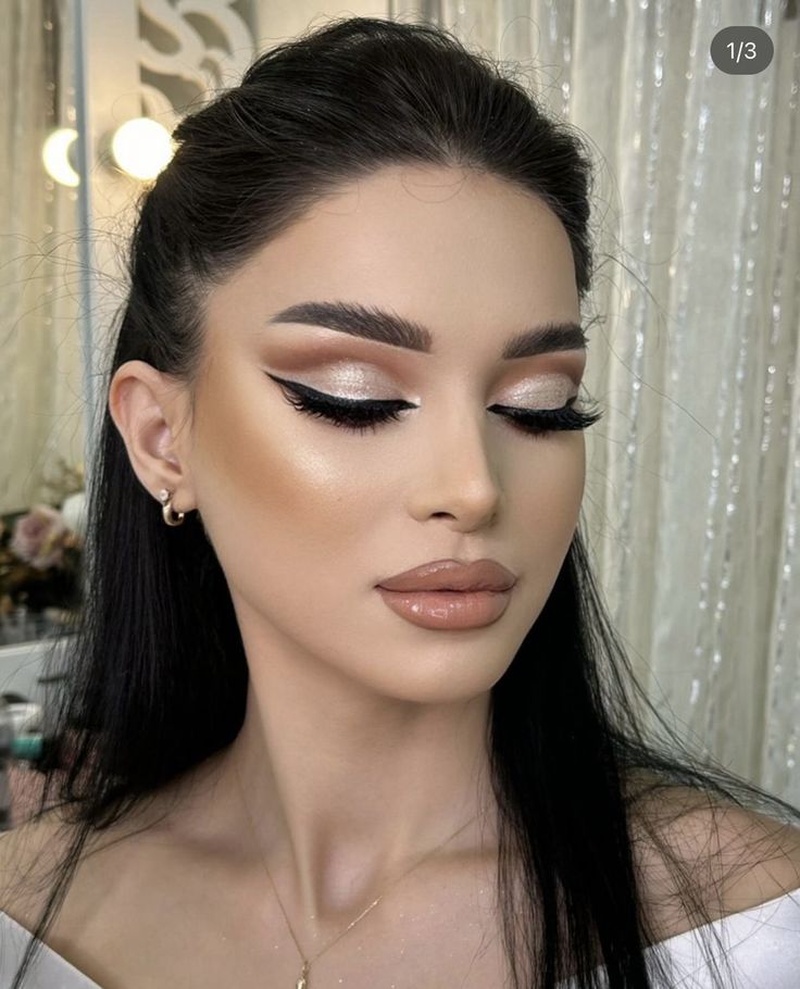 Natural Makeup For Black Dress, Glam Makeup For Silver Dress, Wedding Makeup For Heart Shaped Face, Natural Makeup For Maternity Pictures, Makeup On White Dress, Babydoll Makeup Look, Arabic Wedding Makeup, Heavy Glam Makeup, Wedding Glam Makeup Brides