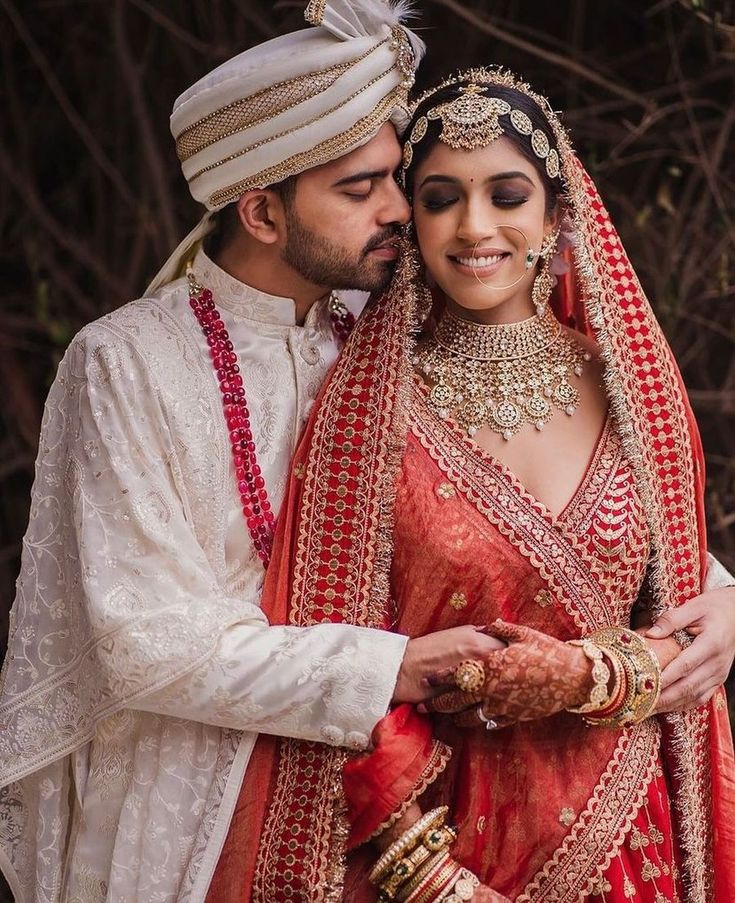 Indian Wedding Pictures, Bride Groom Photoshoot, Bride Groom Poses, Indian Bride Photography Poses, Indian Wedding Poses, Bride Photos Poses, Groom Photoshoot, Indian Wedding Bride, Bridal Photography Poses