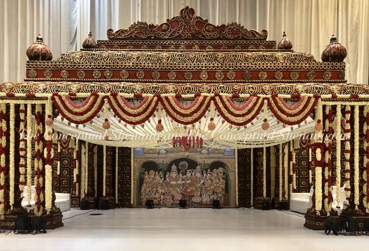 Traditional Marriage Hall Decoration, Temple Mandapam Decoration South Indian, Peli Mandapam Decoration, Muhurtham Mandapam Decor, Pelli Decoration Stage, Pelli Mandapam Decoration Simple, Pelli Pandiri Decorations, Mantapa Decoration South Indian, Wedding Mandapam Decoration