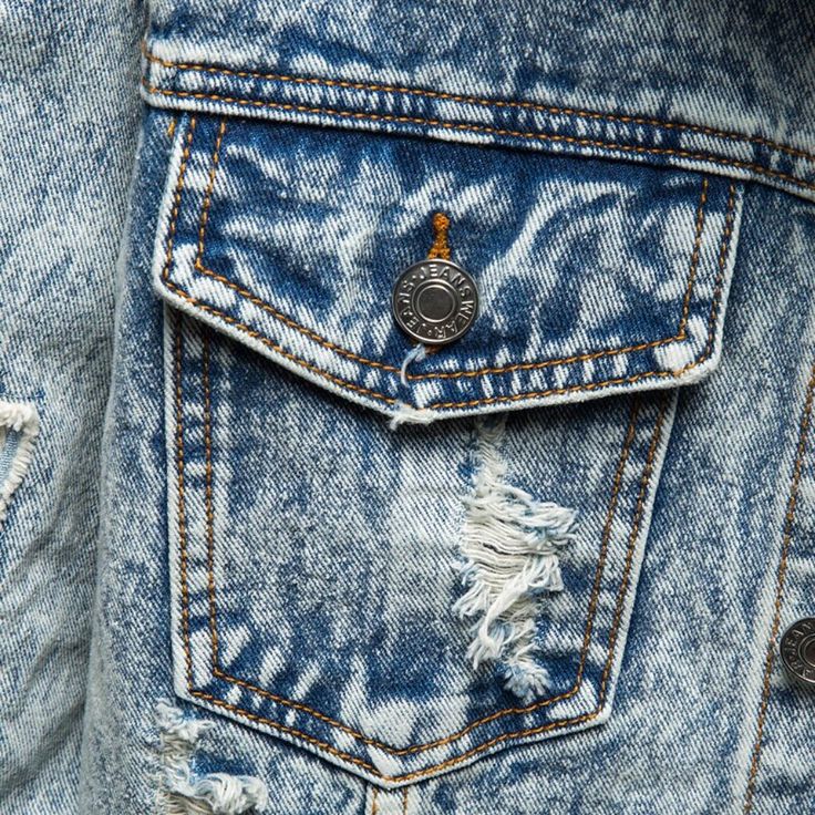 Welcome to the 2023 Spring-Summer Collection and experience true fashion elegance with the large pieced-together jean jacket! Perfectly blending vintage styles and vogue flair. this denim jacket is patterned to add a bold and unique statement to your wardrobe. Offering a distinctive buttoned closure. ripped look. and creative printed design. you'll be sure to look and feel your best in this one-of-a-kind piece.Distinctive Features: Oversized Fit: Perfect for those looking for a bold and stylish Oversized Denim Blue Jacket With Patchwork, Casual Patchwork Denim Jacket, Retro Spring Denim Jacket With Patch Pockets, Trendy Denim Jacket With Patch Pockets, Distressed Cotton Summer Outerwear, Ripped Cotton Denim Jacket For Summer, Trendy Spring Denim Jacket With Patch Pockets, Distressed Cotton Outerwear For Summer, Trendy Patchwork Denim Jacket