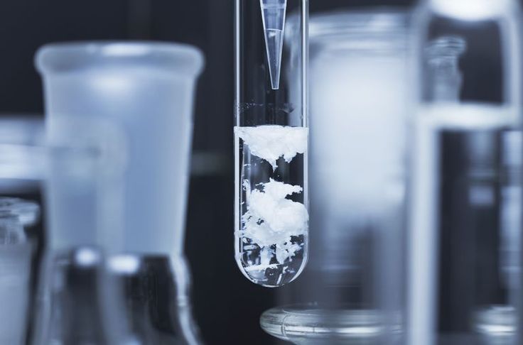 Chemical reaction-Pipette 0.5M solution of sodium carbonate(Na2CO3) in 0.25M solution of lead(II) nitrate (Pb(NO3)2). White lead(II) carbonate precipitate(PbCO3) result: Pb(NO3)2+Na2CO3->PbCO3+NaNO3 Sodium Carbonate, Chemistry Projects, Soda Ash, Washing Soda, Washing Powder, Best B, Science Fair Projects, Dishwashing Liquid, Sodium Bicarbonate