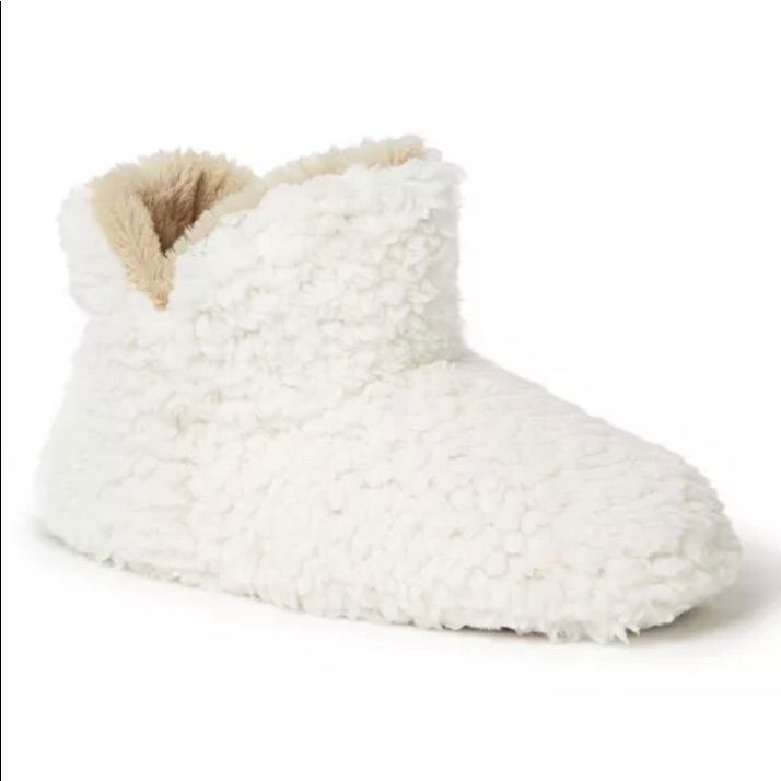 Holiday Essential New Cozy Sherpa Booties Please See The Second Photo For Accurate Product Retails For $36.00 Sale: $12.00 Comfortable White Winter Booties, Cream Casual Winter Booties, Casual Cream Winter Booties, Comfortable Cream Winter Booties, Cozy Cream Winter Booties, Casual Soft Winter Booties, Casual Winter Booties, Soft, Casual Winter Booties, White Leather Booties