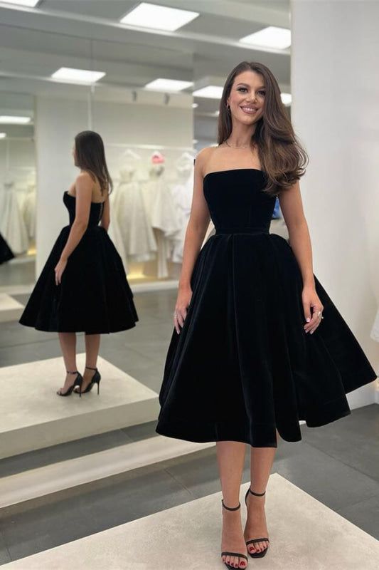 Tea Length Evening Gown, Black Dress For Graduation, Black Velvet Dress Outfit, Black Tea Length Dress, Velvet Homecoming Dress, Tea Length Prom Dress, Black Prom Dress Short, Looks Kate Middleton, Velvet Evening Dress