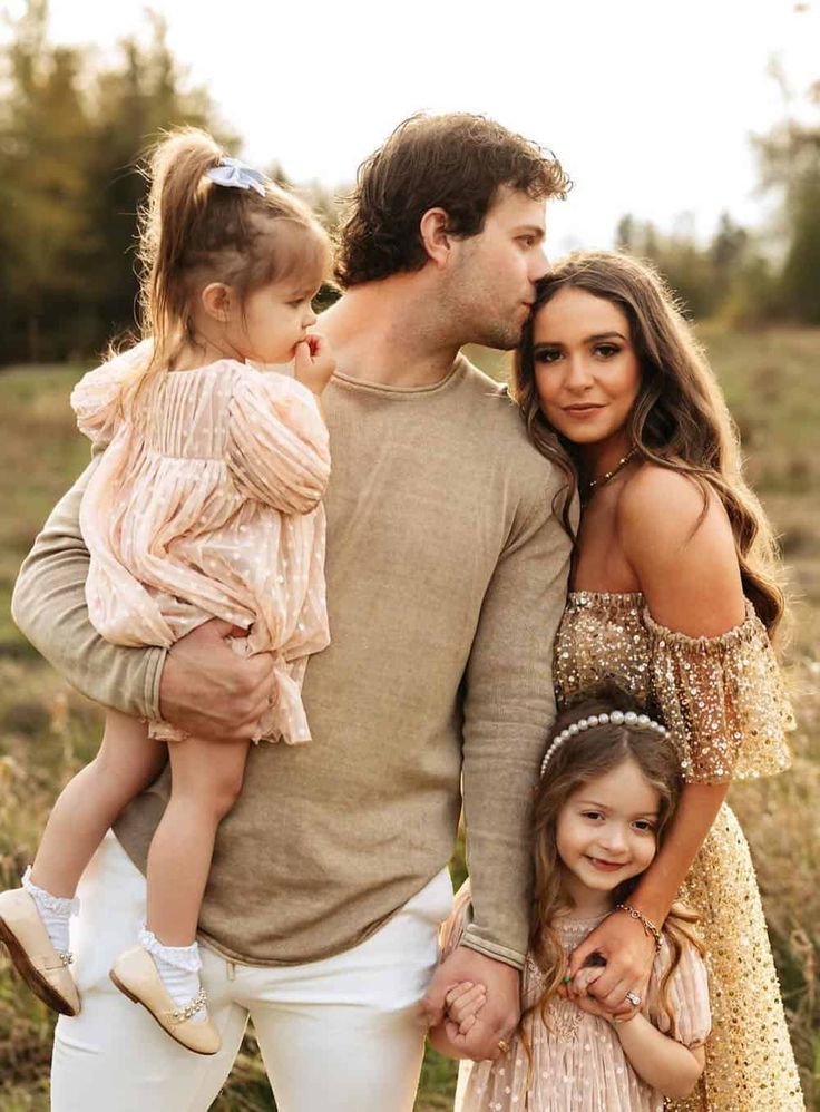 Family Photos With Light Blue, Casual Lake Family Photos, Prairie Family Photoshoot, Family Of 3 Photo Shoot Poses, Family Photos With Fence, Fall Photoshoot Outfits Family Of 4, Casual Outfit Family Photoshoot, Family Of 4 Summer Photoshoot, Family Of Three Outfits For Pictures