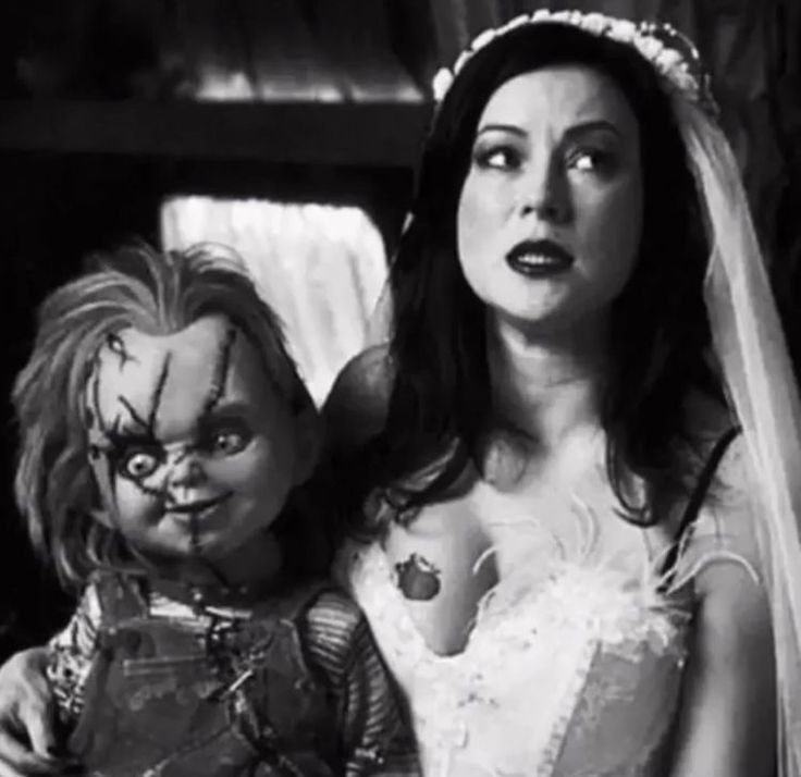 the bride and child are dressed up as chucky and penny from it's always sunny day