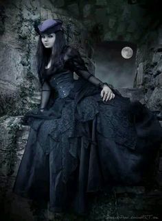 Gothic Fashion Victorian, Gothic Mode, Style Steampunk, Romantic Goth, Victorian Goth, Gothic Clothes, Gothic Victorian, Goth Beauty, Gothic Steampunk