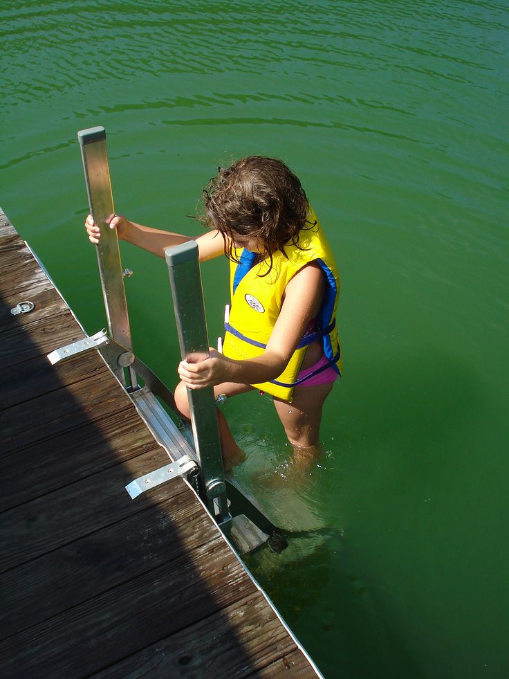 Docker Dock Ladders feature three slip resistant steps in a staircase-like design to maximize safety and simplify water access at boat and swim docks. Lake Storage, Floating Dock Plans, River House Ideas, Off Grid Ideas, Pontoon Boat Accessories, Boat Ladder, Lake Landscaping, Cabin By The Lake, Party Barge