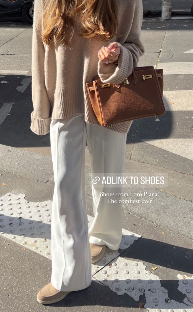 Loro Piana Loafers, Loafers Women Outfit, Loafers Street Style, Loafers Outfit Women, Loafers Outfit, White Jeans Outfit, Autumn Street Style, Celebrity Street Style, Diva Fashion