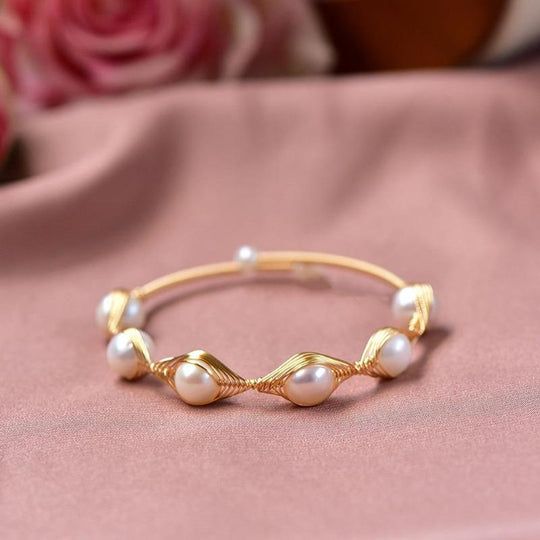 Elegant Pearl Jewelry, Fashion Jewelry Necklaces Gold, Pearl Bangle Bracelet, Gold Pearl Bracelet, Jewelry Necklaces Gold, Pearl Bracelet Gold, Born In June, Gold Jewelry Outfits, Cultured Pearl Bracelet