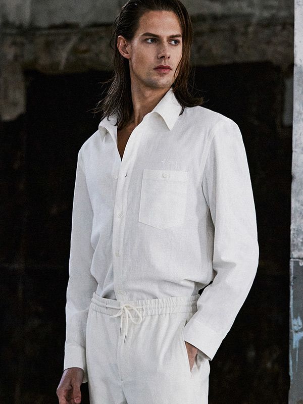 This is a comfortable and refined shirt by SOLEW that is made out of high quality and sturdy material. With distinctive mood of the design and comfortable wear, you can style it for your daily outfit.- Cool touch of linen 100% fabric- Logo embroidery and back loop detail- Minimal and clean mood Casual Linen Long Sleeve Shirt, Casual Long Sleeve Linen Shirt, White Relaxed Fit Linen Shirt, Modern White Linen Shirt, White Linen Button-up Shirt, White Linen Shirt With Pockets, White Linen Shirt For Casual Gatherings, White Linen Shirt For Everyday Wear, Casual White Linen Shirt