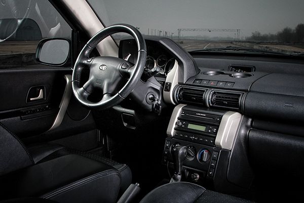 the interior of a car with black leather seats and dash board, including steering wheel