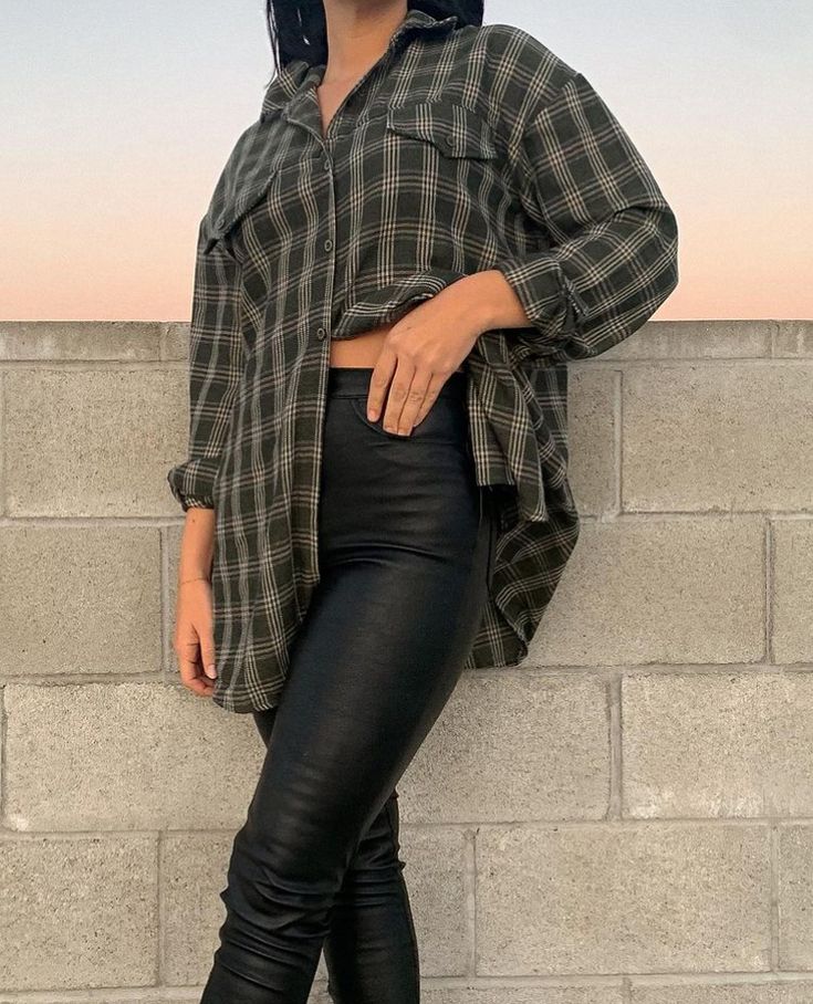 Leather Pants And Flannel Outfit, Corset And Flannel Outfit, Cute Flannel Outfits, Capsule Style, Flannel Outfit, Flannel Outfits, Plaid Flannel, Dream Wardrobe, Black Pants