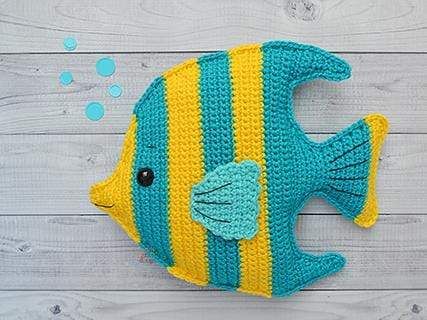 *** This listing is for our Angelfish Kawaii Cuddler® crochet PATTERN only ***Our finished Angelfish is 12" x 11" tall. Hook size, yarn choice, and crochet tension will affect each individual result. **The system will send a separate Download Email after purchase. No physical item will be shipped** **Patterns are in En Crochet Sea Creatures, Crochet Mug Cozy, Crochet Fish, Cozy Crochet Patterns, Crochet Cozy, Fish Patterns, Angel Fish, Amigurumi Free, Crochet For Kids