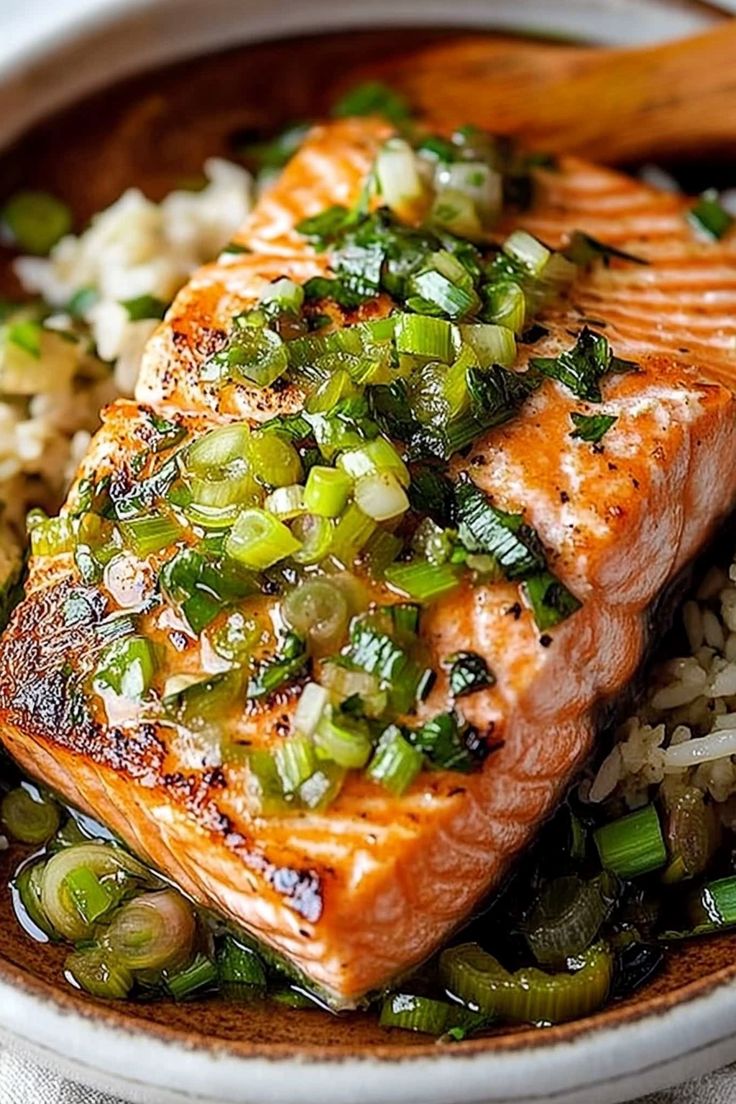 Miso Butter Salmon with Sizzled Scallion Salsa Verde Miso Butter Salmon, Baked Salmon Filets, Miso Salmon Recipe, Asian Salmon Recipes, Bake Salmon, Salmon Filets, Miso Salmon, Miso Butter, Food Seafood