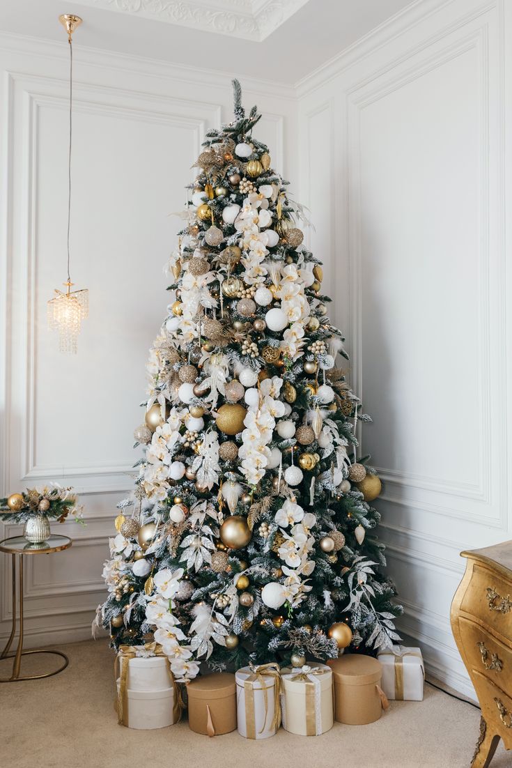 a decorated christmas tree with gold and white ornaments