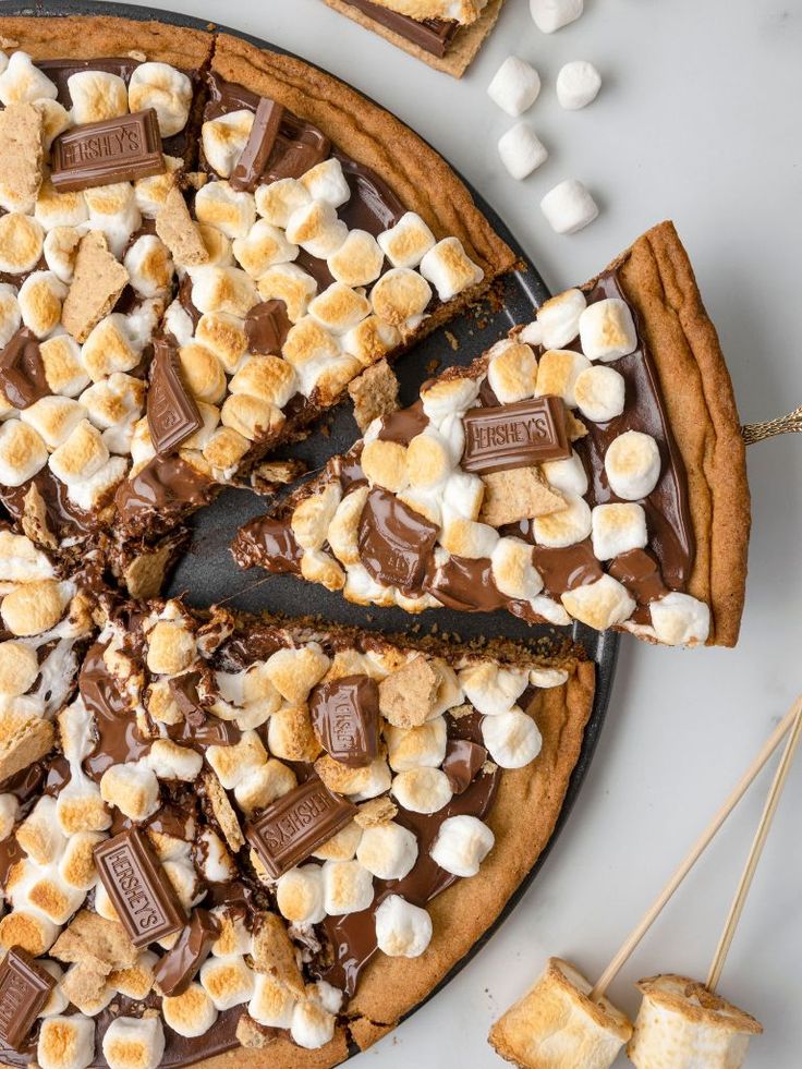 a chocolate pie with marshmallows and graham crackers on the top slice