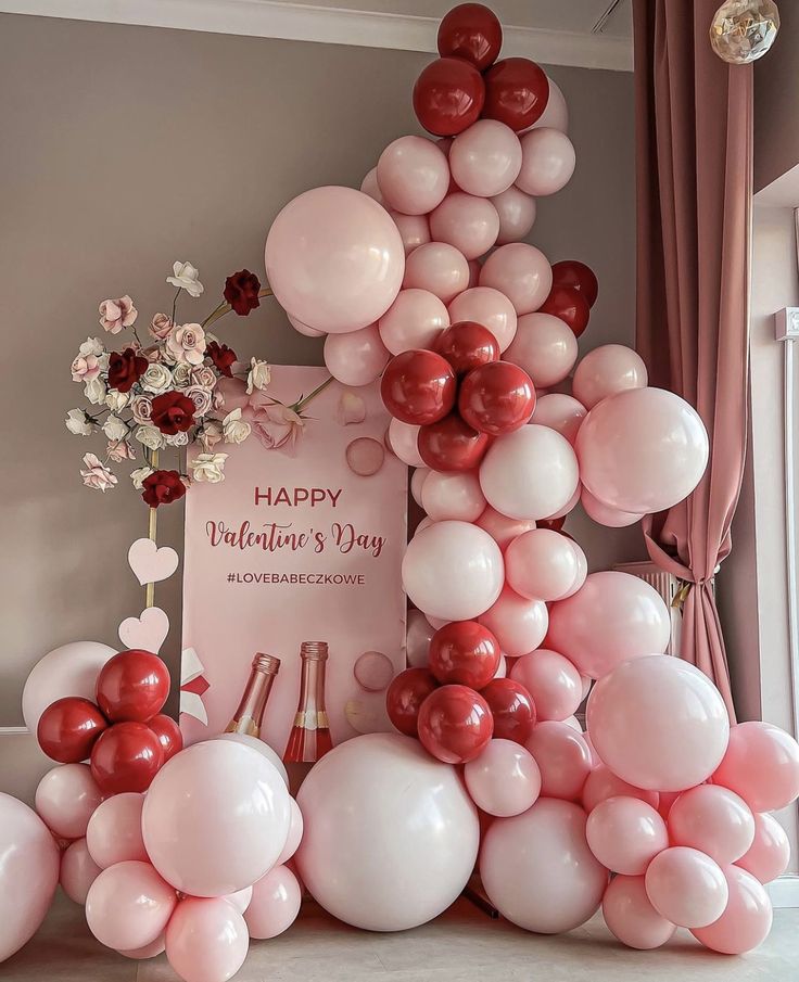 balloons are arranged in the shape of a pyramid for valentine's day party decorations