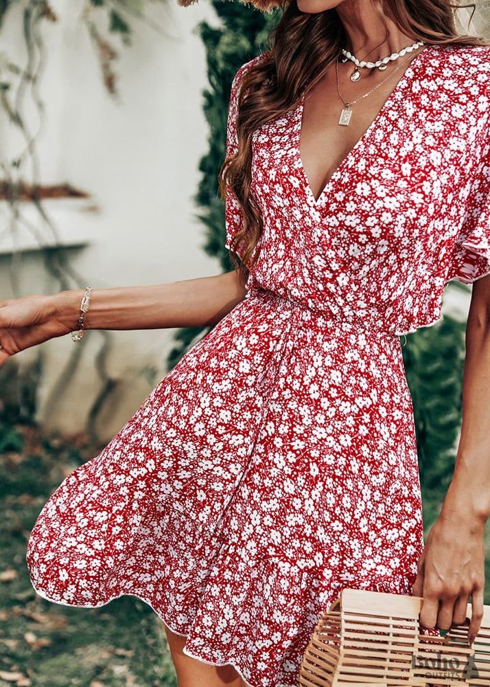 Floral Pattern On A Short Red Hippie Dress With its elasticated waist and huge, loose sleeves, we adore this Red Boho Floral Mini Dress, which is short and lightweight. The fit extends out under the breast, making the look dance. The flowing, lightweight polyester fabric is comfortable to wear in the summer. In the table below, you will find the measurements of the dress. To know your size according to your measurements, click on Size Guide at the top right. Measurements (cm) S M L XL Chest 91 9 Red Knee-length Mini Dress For Beach, Red Knee-length Mini Dress For Vacation, Red Flowy Mini Dress For Summer, Flowy Red Mini Dress For Summer, Red Short Sleeve Summer Dress, Casual Red Dresses With Elastic Waistband, Casual Red Dress With Elastic Waistband, Red Short Sleeve Mini Dress For Vacation, Flowy Red Mini Dress With Short Sleeves