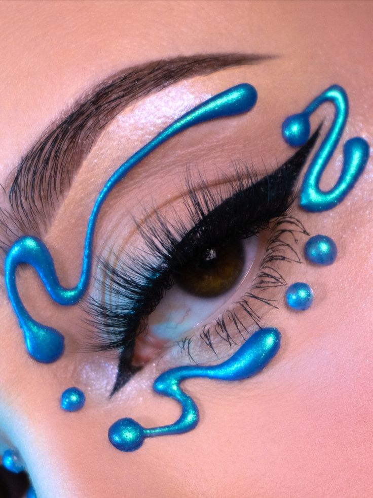 Cyberpunk Makeup, Concert Makeup, Face Beat Makeup, Euphoria Makeup, Rhinestone Makeup, Makeup Icons, Eye Decor, Rave Makeup, Graphic Eyeliner