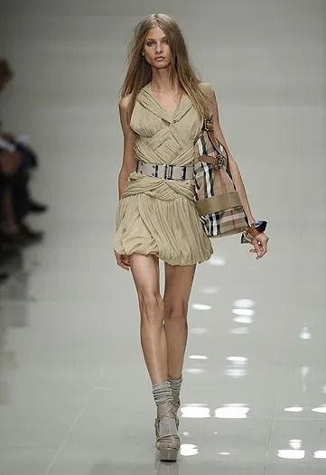 Burberry Prorsum RTW Spring 2010 Burberry 90s Runway, Runway 2000s, Burberry Outfits, Outfits Runway, Pip Edwards, Burberry Prorsum, Vintage Burberry, 2000s Fashion, Male Beauty