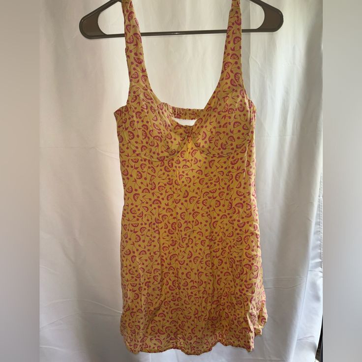 Never Worn Pacsun Sundress Size Xs Low Back Flowy Material Mini Length Printed Mini Summer Dress, Fitted Strapless Sundress For Beach Season, Summer Printed Mini Dress, Printed Mini Sundress For Summer, Yellow Lined Mini Dress, Lined Yellow Mini Dress, Yellow V-neck Mini Dress For Beach Season, Fitted Summer Sundress For Beach Season, Fitted Floral Print Sundress For Beach Season