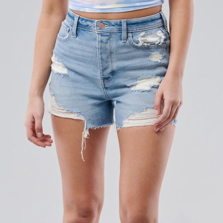 Brand New With Tags! Summer Ripped Medium Wash Jeans, Distressed Denim Jeans For Summer, Summer Distressed Denim Jeans, Summer High Rise Ripped Jeans, Summer Medium Wash Denim Jeans, Trendy High Rise Light Wash Jean Shorts, Trendy Light Wash High Rise Jean Shorts, High Rise Denim Jean Shorts For Summer, Summer High Rise Denim Jean Shorts