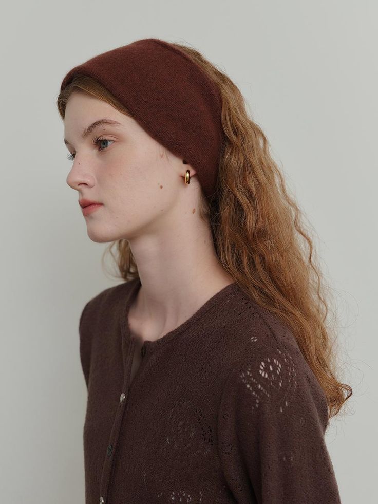 Composition : Wool 30% / 30% / Nylon 40%Color : brownCountry of Origin : Republic of Korea People References, Hair Accessories Headbands, Hair Band, Minimalist Fashion, Personal Style, Composition, Hair Accessories, Women Accessories, Wool