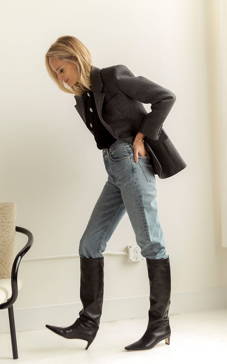 Tall Boots Outfit Winter, Slouchy Boots Outfit, Jeans Boots Outfit, Lauren Santo Domingo, Winter Boots Outfits, Denim Street Style, Grey Herringbone, Winter Chic, Tall Leather Boots