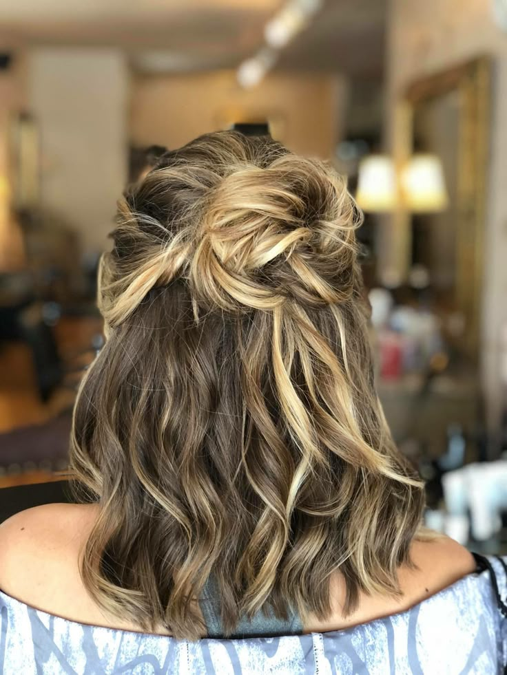 Claire Hair, Semi Formal Hairstyles, Chelsea Kane, Half Up Half Down Hair Prom, Catwalk Models, Prom Hairstyles For Short Hair, Ball Hairstyles, Dance Hairstyles, Shoulder Hair