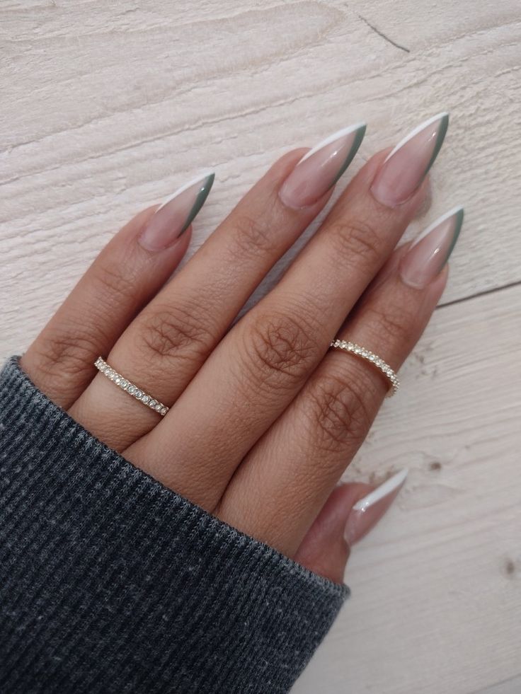 V nail design French Tip Pointed Nail, Deep V French Tip Nails Almond, Criss Cross French Tip Nails Almond, Pointed Almond Acrylic Nails, Arrow Nails Shape, V Nail Design, Geometric French Tip Nails, Sharp Almond Acrylic Nails, V Tip Acrylic Nails