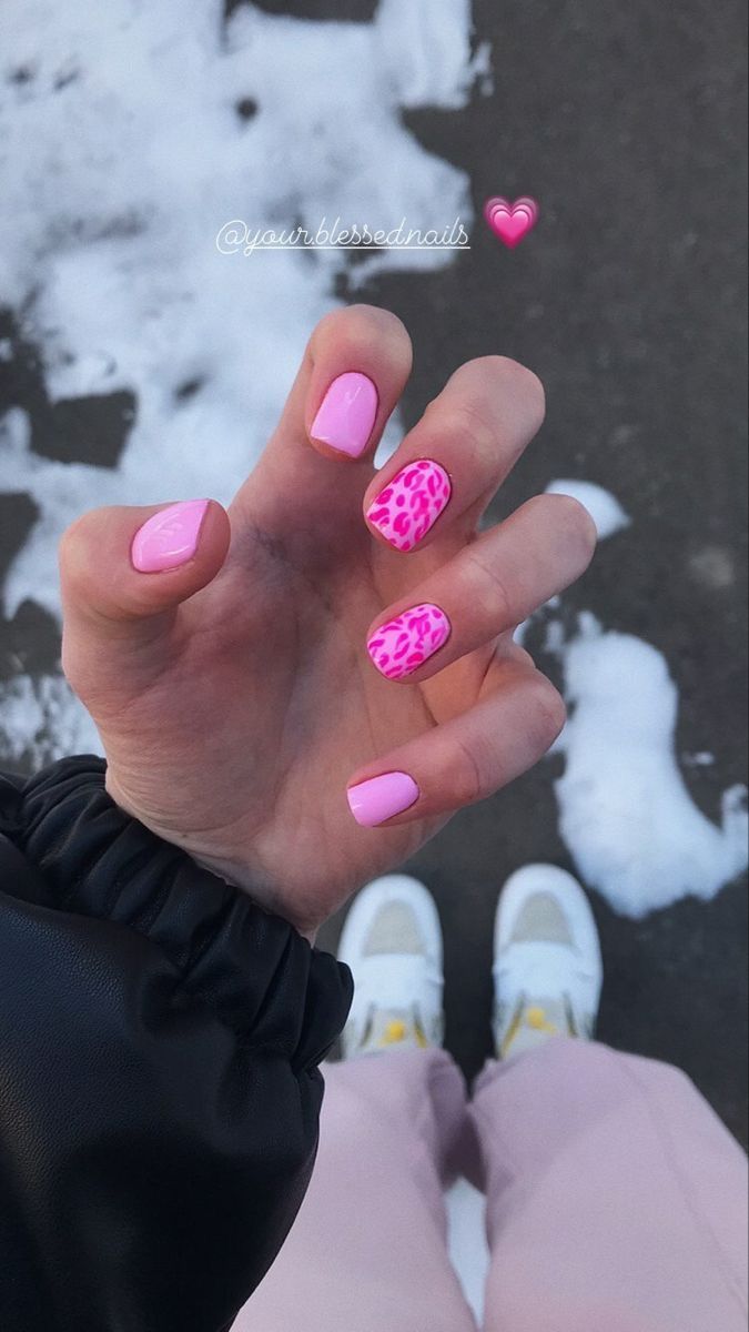 Pretty 2023 Nails, Cute Nails Acrylic Pink Girly, Preppy Nail Inspo Pink, Gel Nails Ideas Short Preppy, Modern Square Nails, Preppy Pink Nails Short, Pink Gel Nails Ideas Short, How Many Rings Should You Wear, Hot Pink Nail Inspo Short