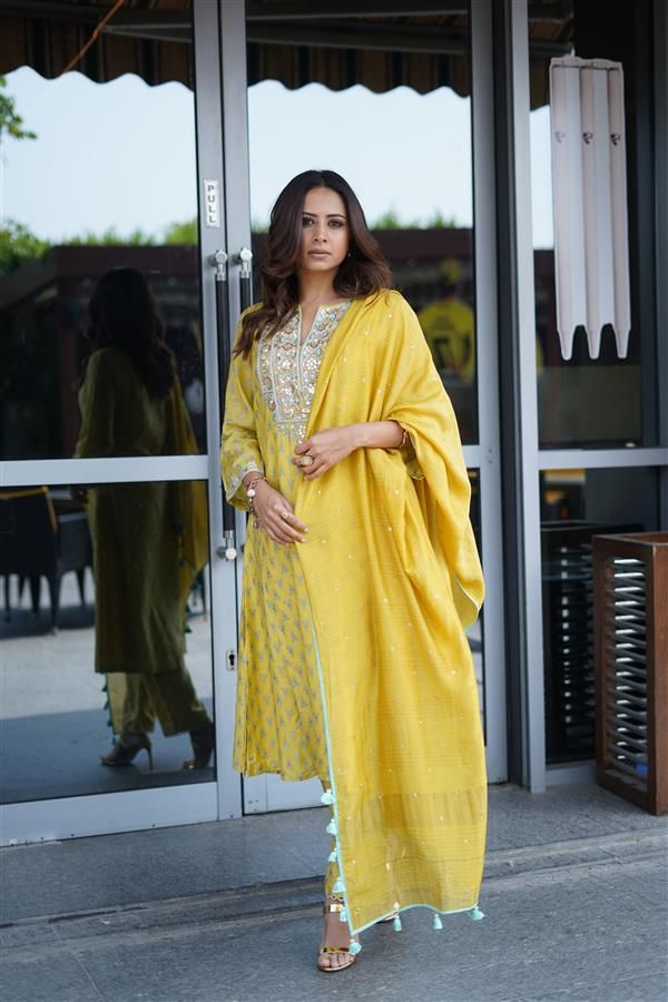 Sargun Mehta Suits, Colors Tv Drama, Sargun Mehta, Success Mantra, Bhagat Singh, Ganesh Idol, Churidar Suits, Boogie Woogie, Akshay Kumar