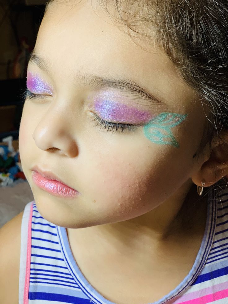 Mermaid Makeup Halloween Kids Easy, Toddler Mermaid Makeup, Mermaid Kids Makeup, Ariel Makeup For Kids, Face Painting Mermaid Easy, Simple Mermaid Face Paint, Princess Makeup For Kids, Mermaid Makeup Kids, Easy Mermaid Face Paint