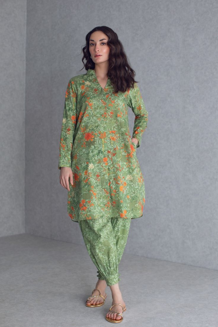 Balloon Trousers, Style Outfits Summer, Summer Vibes Aesthetic, Designer Aesthetic, Aesthetic Summer Outfits, Salwar Designs, Beautiful Pakistani Dresses, Kurti Designs Latest, Dress Design Patterns