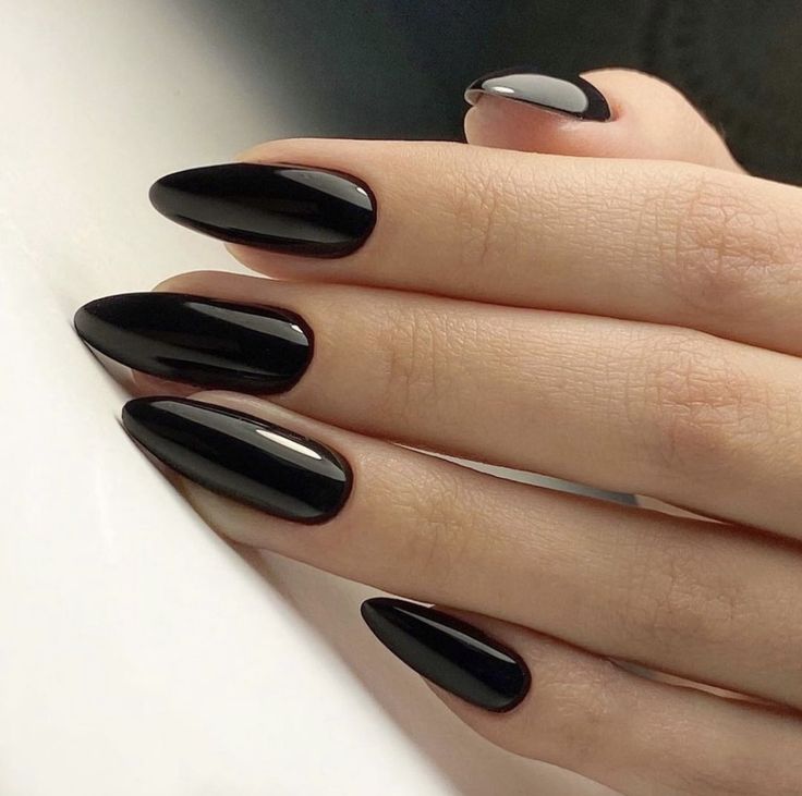 Emo Nail, Her Nails, Almond Shape, Black Nail, Nail Forms, Nailed It, Chic Nails, Nail Accessories, Perfect Nails