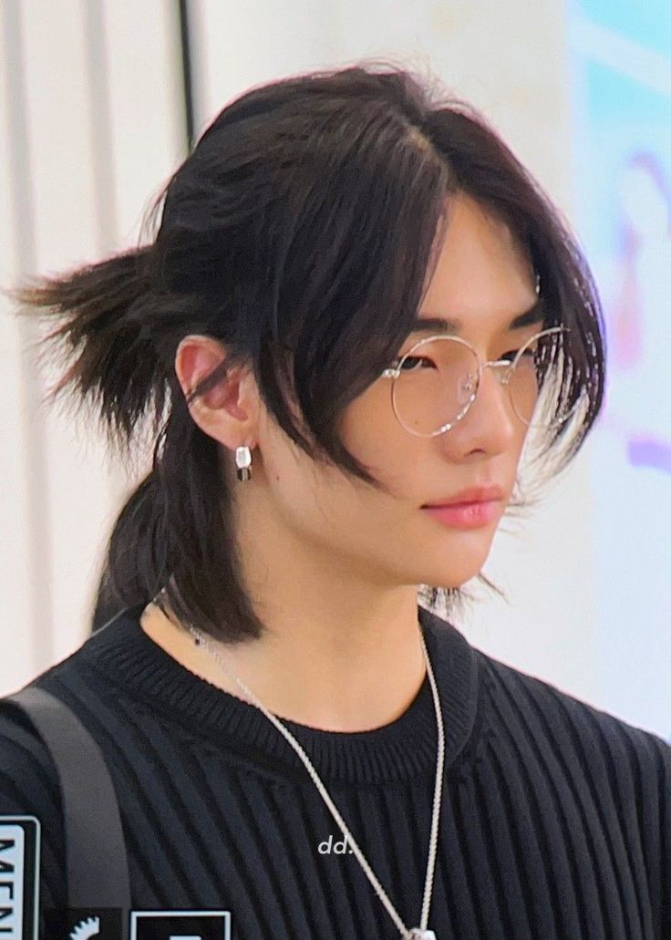 airport 2023.09.08 glasses specs long hair man bun Kids Man Buns, Mens Hair Long, How To Bun, Man Bun Hairstyles, Jennie Coachella, Asian Haircut, Hairstyles With Glasses, Bad Haircut, Hot Asian Men