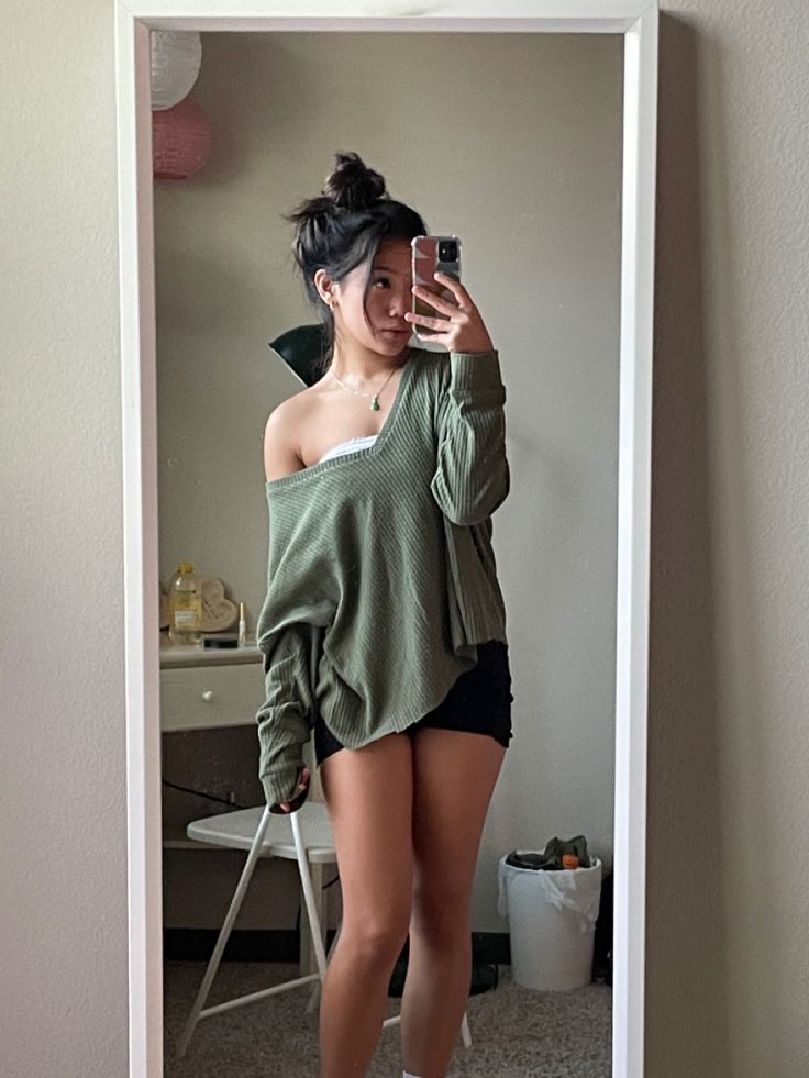 green off shoulder sweater Off Shoulder Sweater With Tank Top, Joggers And Jumper Outfit, Drop Shoulder Tshirt Outfits, Off Shoulder Shirt Aesthetic, Green Off The Shoulder Sweater, Cute Off The Shoulder Outfits, Baggy Off Shoulder Top, Off The Shoulder Hoodie Outfit, Off The Shoulder Top Outfit Summer