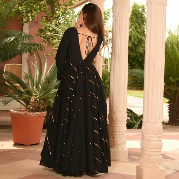 Stylish Kurtis Design, Designer Anarkali Dresses, Anarkali Dress Pattern, Saree Lehenga, Traditional Contemporary, Designer Kurti Patterns, Simple Kurti Designs, Traditional Indian Dress, Long Kurti Designs