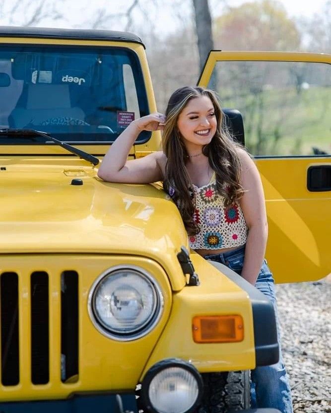 Senior girl standing by her jeep with the door open behind her during her senior photo session by Klem Photography Indiana Senior Photographer Senior Photoshoot Ideas, Yellow Jeep, Classic Car Photoshoot, Senior Photoshoot Poses, Jeep Photos, Graduation Photography Poses, Senior Photo Poses, Family Picture Poses, Old Jeep