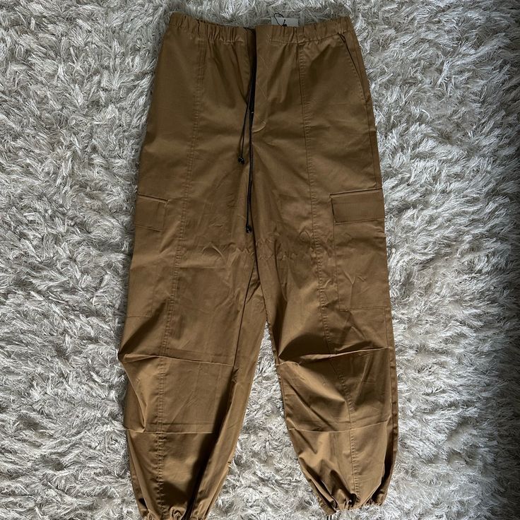 Super Cute Parachute Pants Brand New Parachute Pants Pull And Bear, Spring Utility Pants With Elastic Waistband, Spring Brown Cargo Pants With Elastic Waistband, Brown Cargo Pants With Elastic Waistband For Spring, Khaki Parachute Pants For Spring, Khaki Parachute Trousers For Spring, Brown High-waisted Cargo Pants With Elastic Waistband, Khaki Ankle-length Cargo Pants, Brown Ankle-length Cargo Pants For Spring