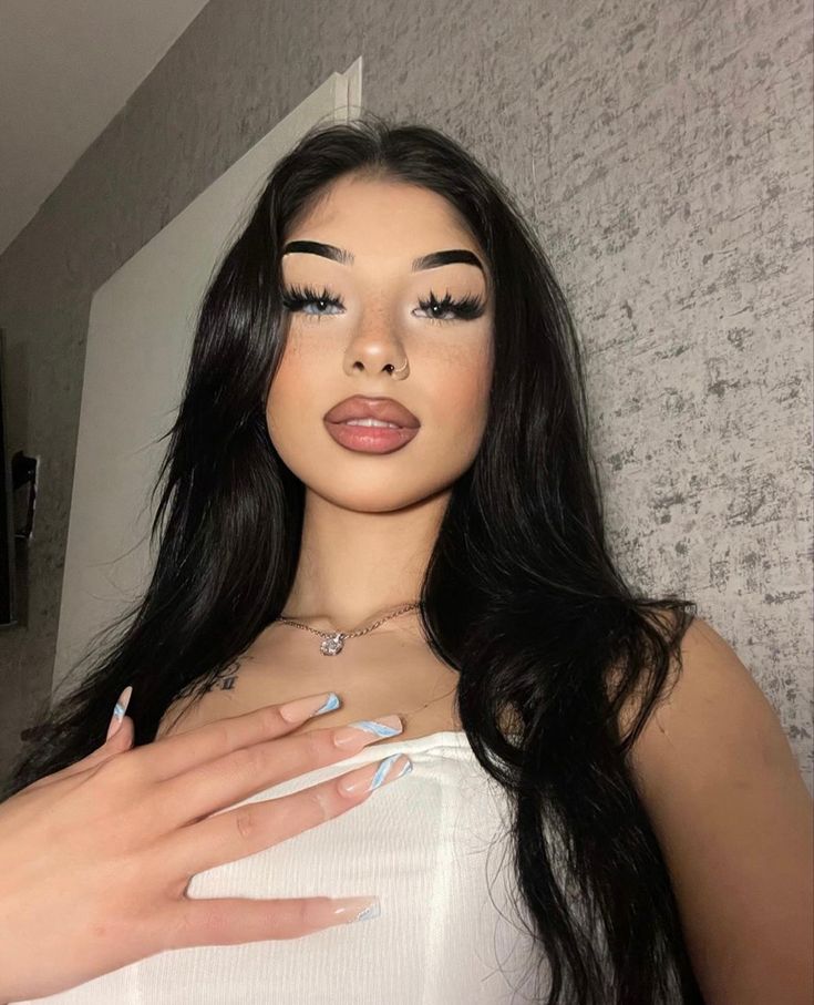 Instagram Baddie Makeup Looks, Maquillaje Baddie Girl, 90s Makeup Looks Latina, Latino Makeup, Ig Baddie Makeup, Insta Baddie Makeup, Instagram Baddie Makeup, Latina Makeup Looks, 90s Makeup Look