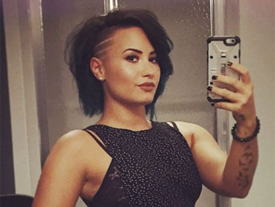 Demi Lovato Short Hair, Long Hair Shaved Sides, Undercut Sidecut, Shaved Hair Women, Undercut Long Hair, Half Shaved Hair, Shaved Side Hairstyles, Shaved Hair Designs, Edgy Hair