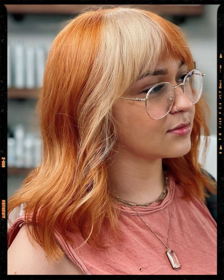 Hair Color Idea - Bicolor bangs - Copper Hair Color Idea Blond Bangs With Copper Hair, Half Ginger Half Blonde Hair Split, Blonde Fringe Ginger Hair, Dyed Hair Inspiration Short Hair Blonde, Split Copper Hair, Orange With Blonde Hair, Orange And Blonde Hair Split, Orange And Blonde Hair Color, Copper Blonde Color Block